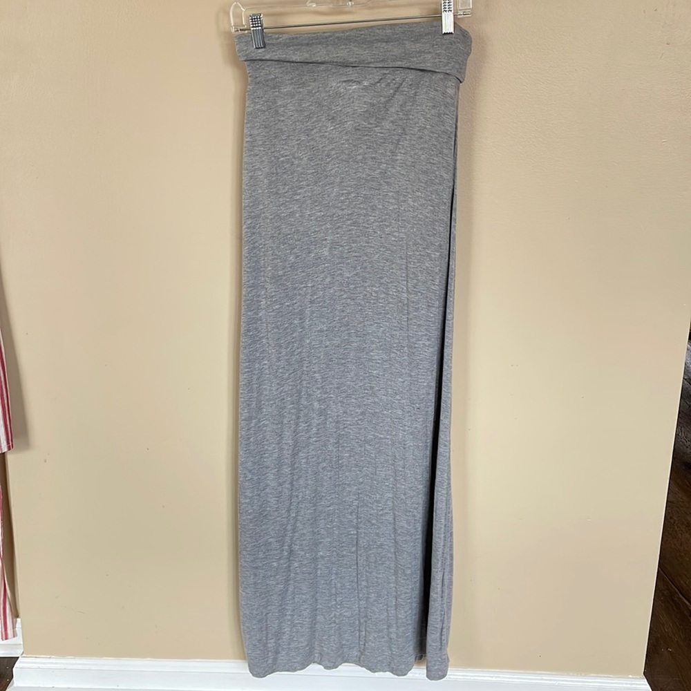 Max Studio Long Gray T-shirt material skirt